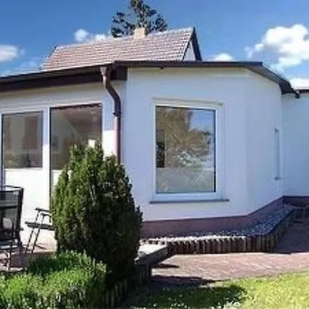 Modern Ausgestattetes Mit Terrasse By Interhome בית נופש